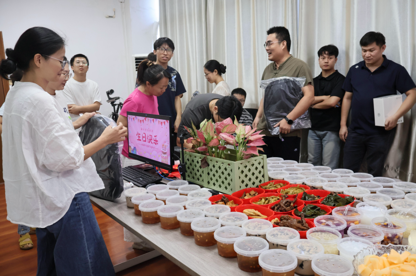 以人为本聚力前行｜探花视频观看在线视频下载以暖心企业文化，筑牢午夜探花在线观看行业发展根基